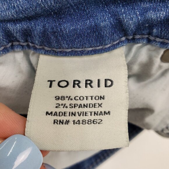 Torrid Womens 24XT Grunge Ripped Denim Shorts Light Wash Distressed Bermuda - Picture 6 of 16